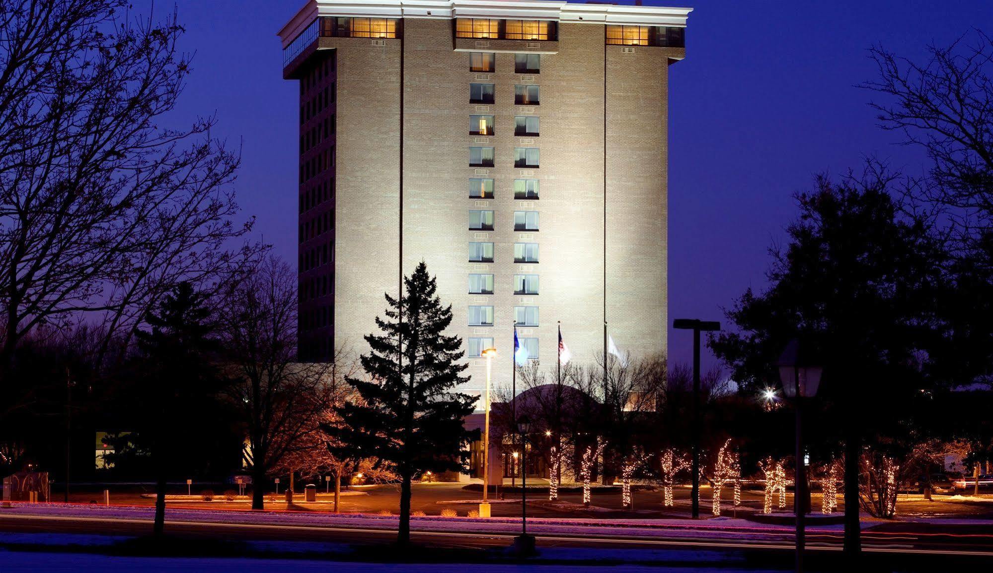 Brooklyn Center Hotel Exterior photo